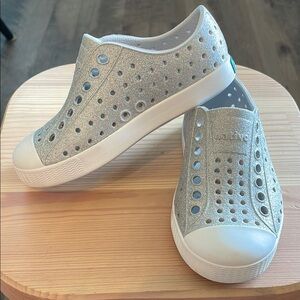 Native Jefferson Kids' Silver Slip-On Shoes C8 Great condition